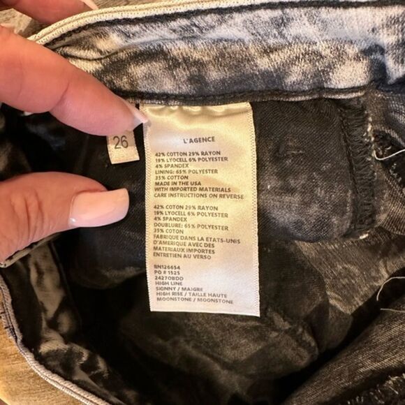 L'AGENCE
Mid-Rise Skinny Leg Jeans - Picture 5 of 6